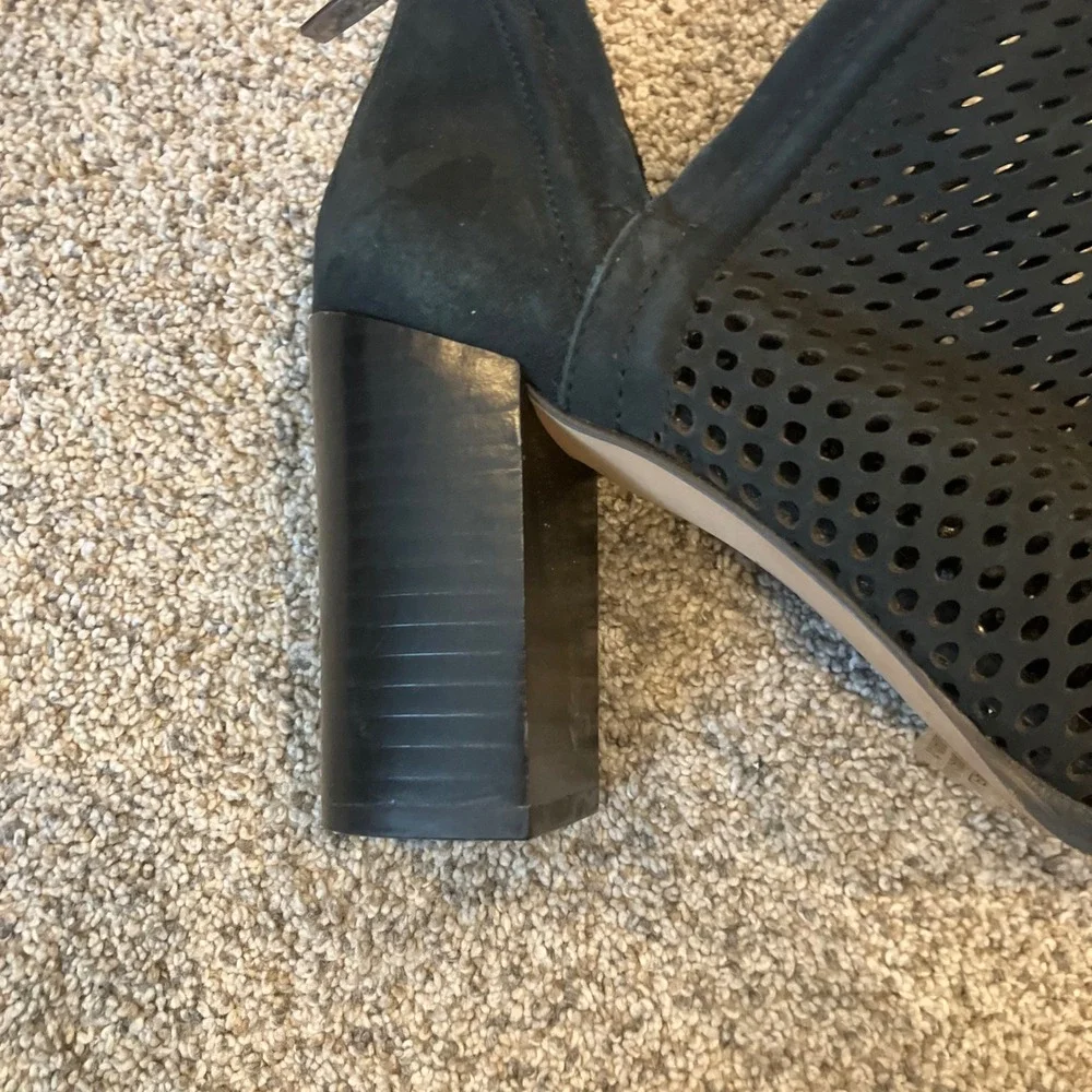 Vince Camuto Katrina Black Suede Perforated Peep Toe Block Heel Booties 8M Edgy